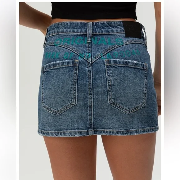 Von Dutch Y2K Low Rise Denim Micro Mini Skirt Eyeball Patch Size 30 NWT - Picture 5 of 16